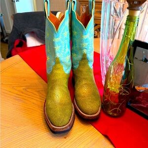 Lucchese Stingray Exotic Leather Cowboy Boots in a Vibrant Green Design.